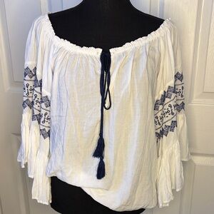 Surf Gypsy White Off-Shoulder Blouse with Navy Embroidery Lightweight sz Medium